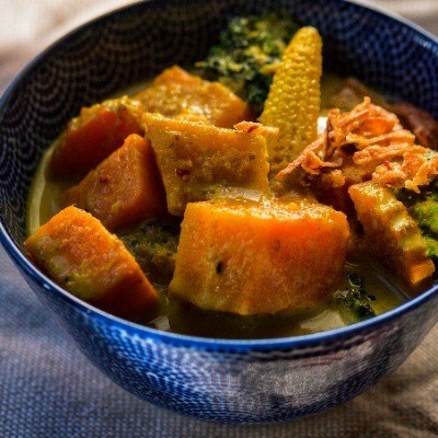 VEGAN Vegetable Yellow Curry